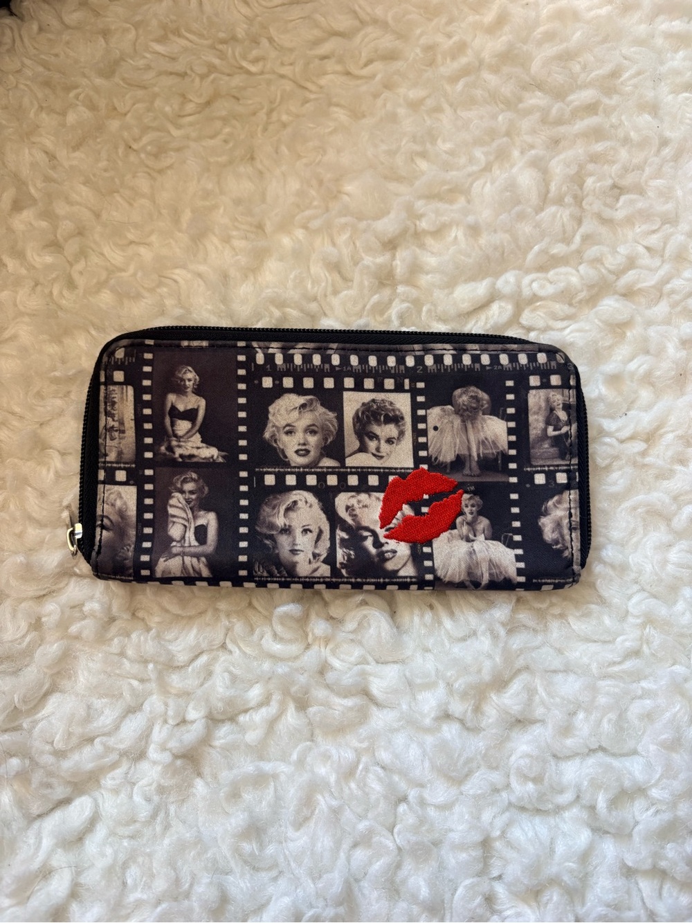 Marilyn Monroe Print Wallet with Red Lip Accent - Picture 2 of 13
